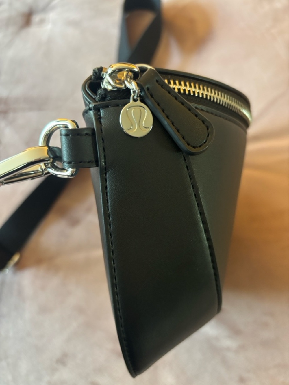 lululemon Black Logo Patch Crossbody Bag - Picture 5 of 7